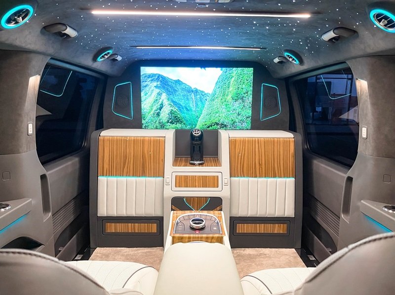 Hyundai shop luxury van