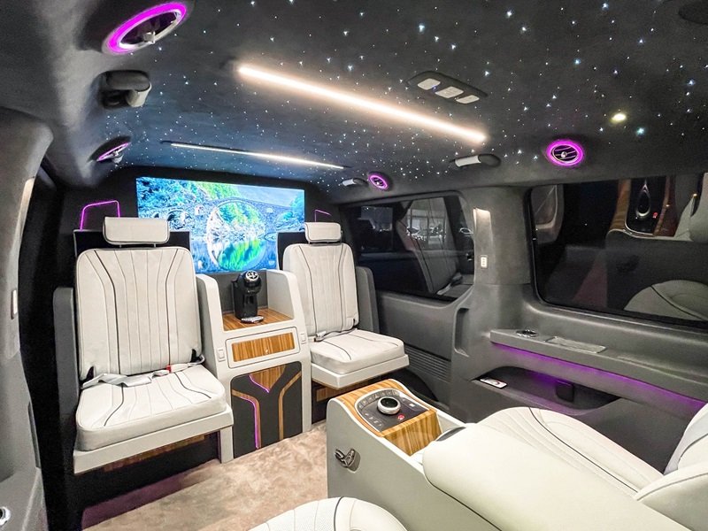 Hyundai Staria Luxury Van