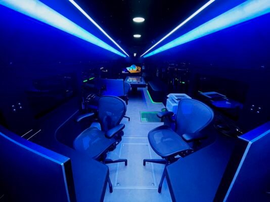 Mercedes Benz Bus Mobile Office