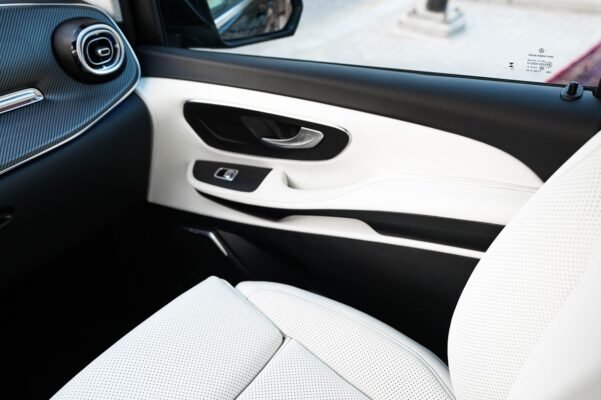 Mercedes Benz V Class V300 VIP Van Dubai (6)