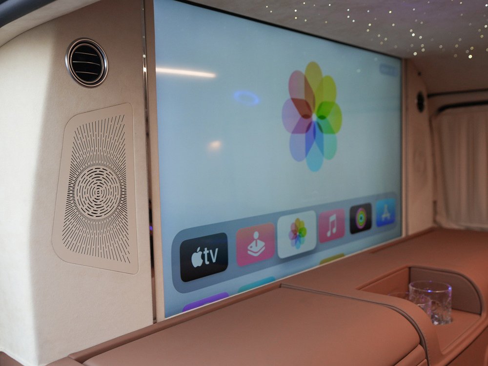 Mercedes VClass Smart TV (1)