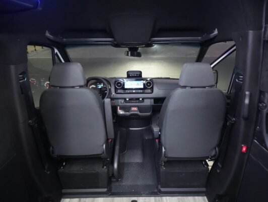 Mercedes benz Sprinter Van (9)