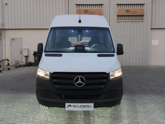 Mercedes benz Sprinter Van (9)