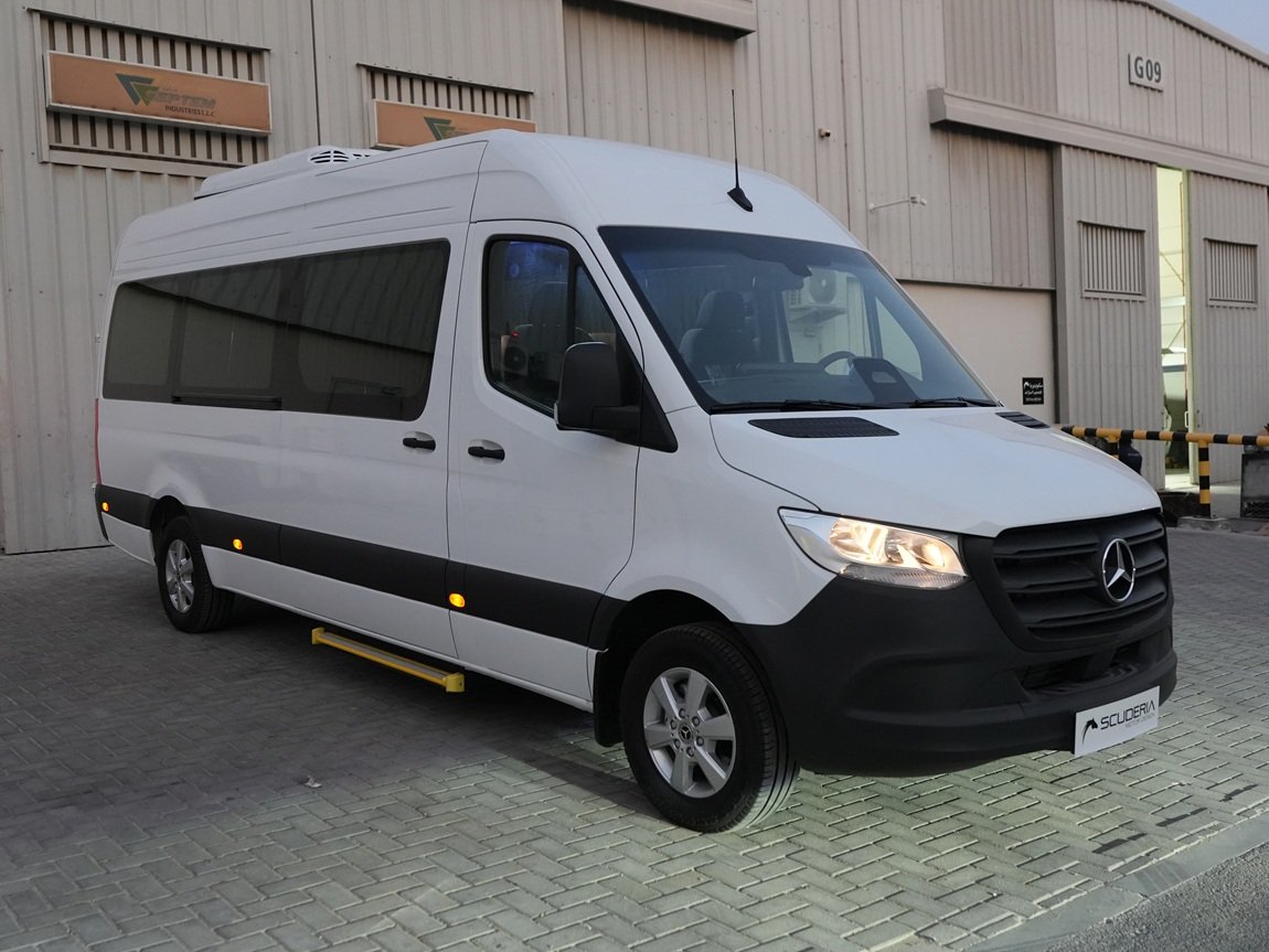 Mercedes benz Sprinter Van (3)