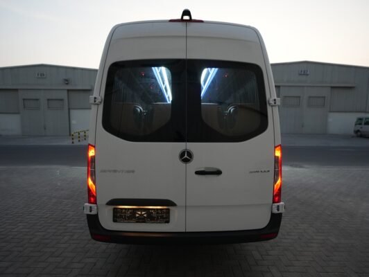 Mercedes benz Sprinter Van (9)