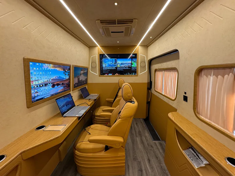 Mobile Smart Center - Scuderia Motor Design