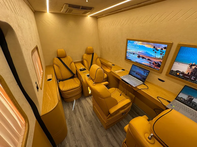 Mobile Smart Center - Scuderia Motor Design